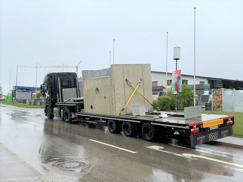 Anlieferung des Drosselschachts für das Künftige Regenwasserretentionsbecken