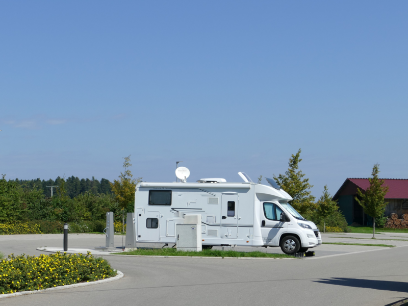 Wohnmobil auf Wohnmobilstellplatz