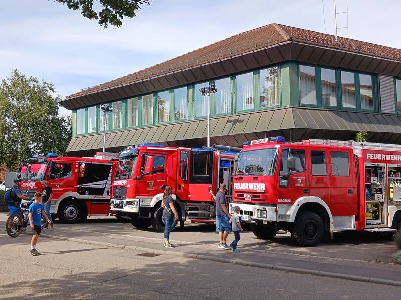 Die Feuerwehr präsentiert die Fahrzeugflotte