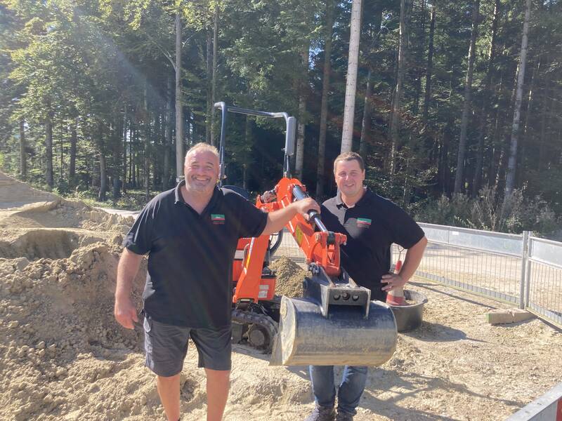 Beim Bauhofteam konnte gebaggert und ein Führerschein für Baumaschinen erworben werden