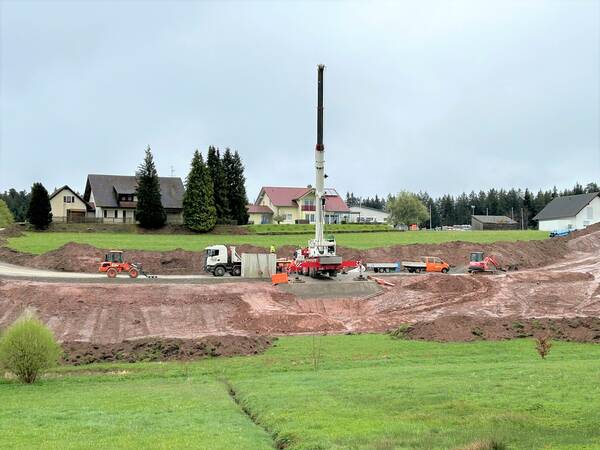 Drosselschacht für das Regenwasserretetionsbecken wird eingesetzt